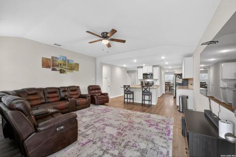 187 Empress Brilliant San Antonio TX 78253