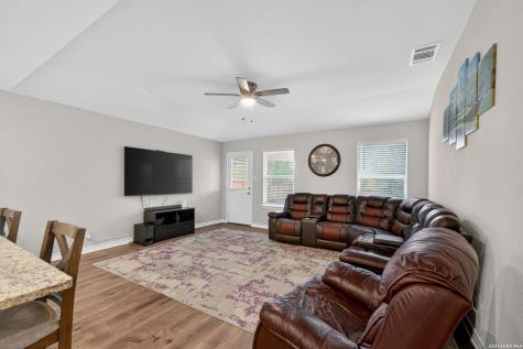 187 Empress Brilliant San Antonio TX 78253
