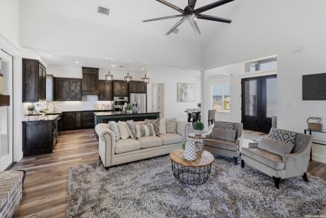 202 Octaburg Seguin TX 78155
