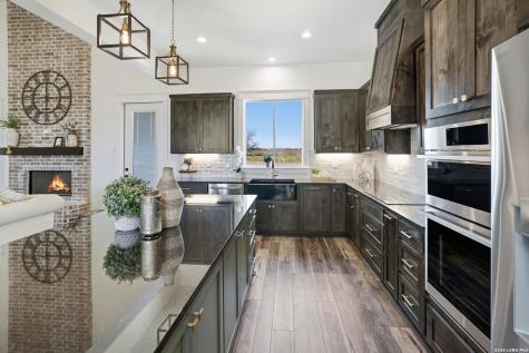 202 Octaburg Seguin TX 78155