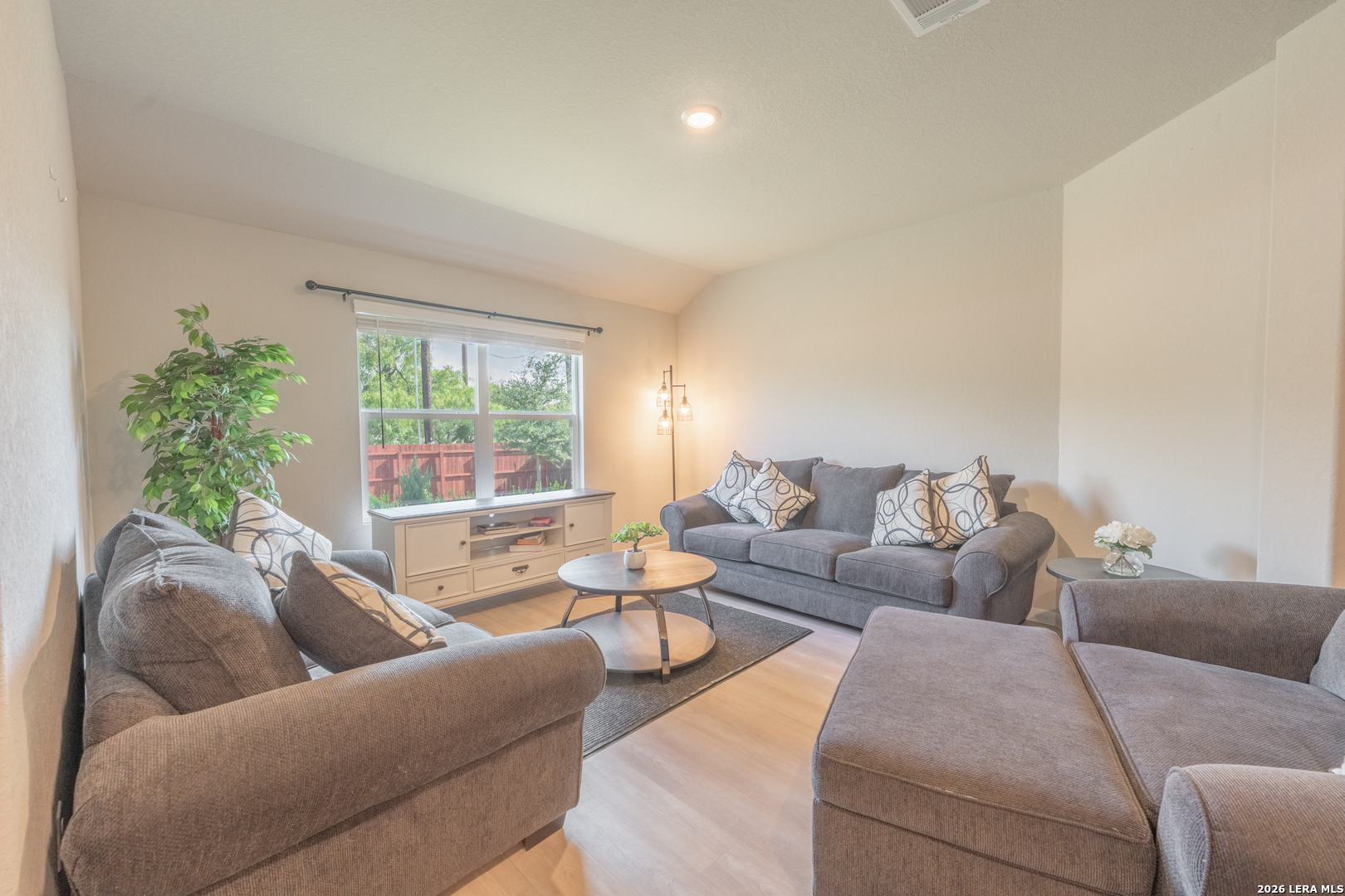 3715 Newton Bay San Antonio TX 78223