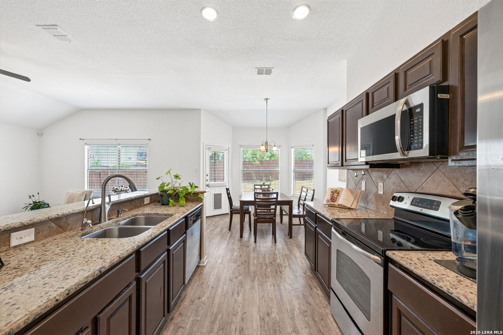 7610 Sterling Manor Converse TX 78109