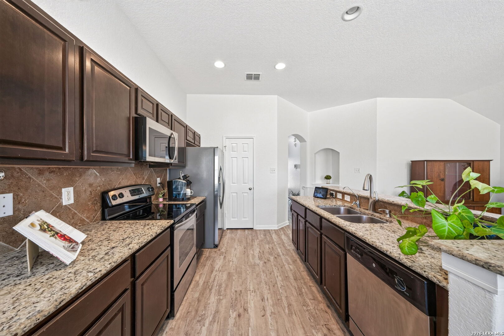 7610 Sterling Manor Converse TX 78109