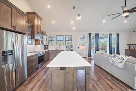 112 W Magnolia La Vernia TX 78121