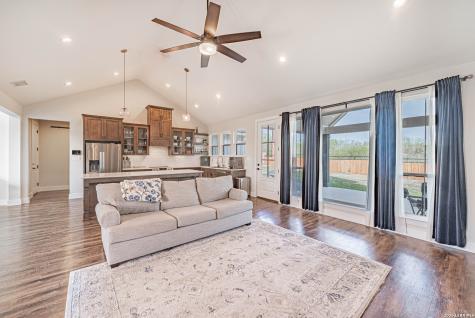 112 W Magnolia La Vernia TX 78121