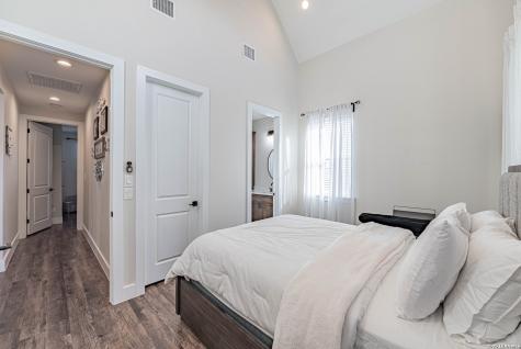 112 W Magnolia La Vernia TX 78121