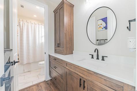 112 W Magnolia La Vernia TX 78121