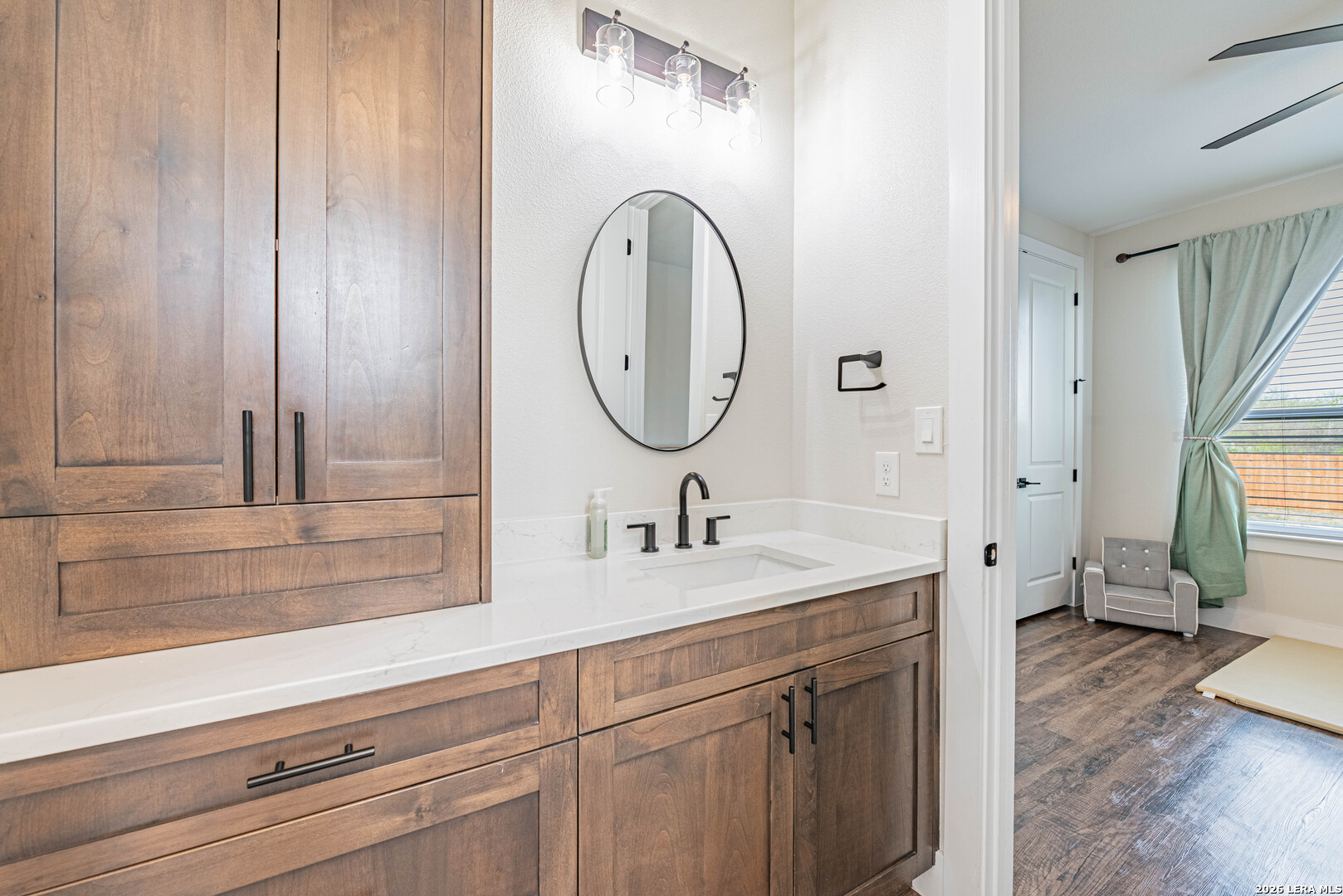112 W Magnolia La Vernia TX 78121