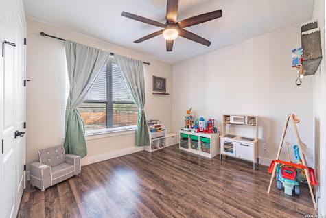 112 W Magnolia La Vernia TX 78121