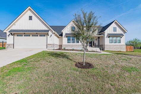 112 W Magnolia La Vernia TX 78121