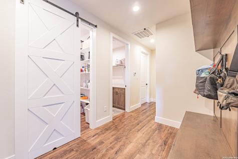 112 W Magnolia La Vernia TX 78121