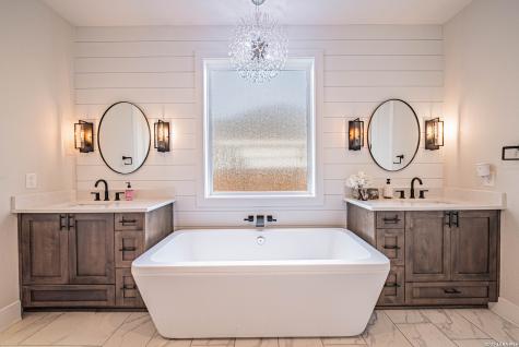 112 W Magnolia La Vernia TX 78121