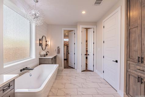 112 W Magnolia La Vernia TX 78121