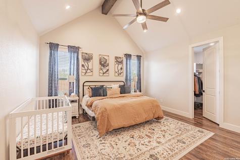 112 W Magnolia La Vernia TX 78121