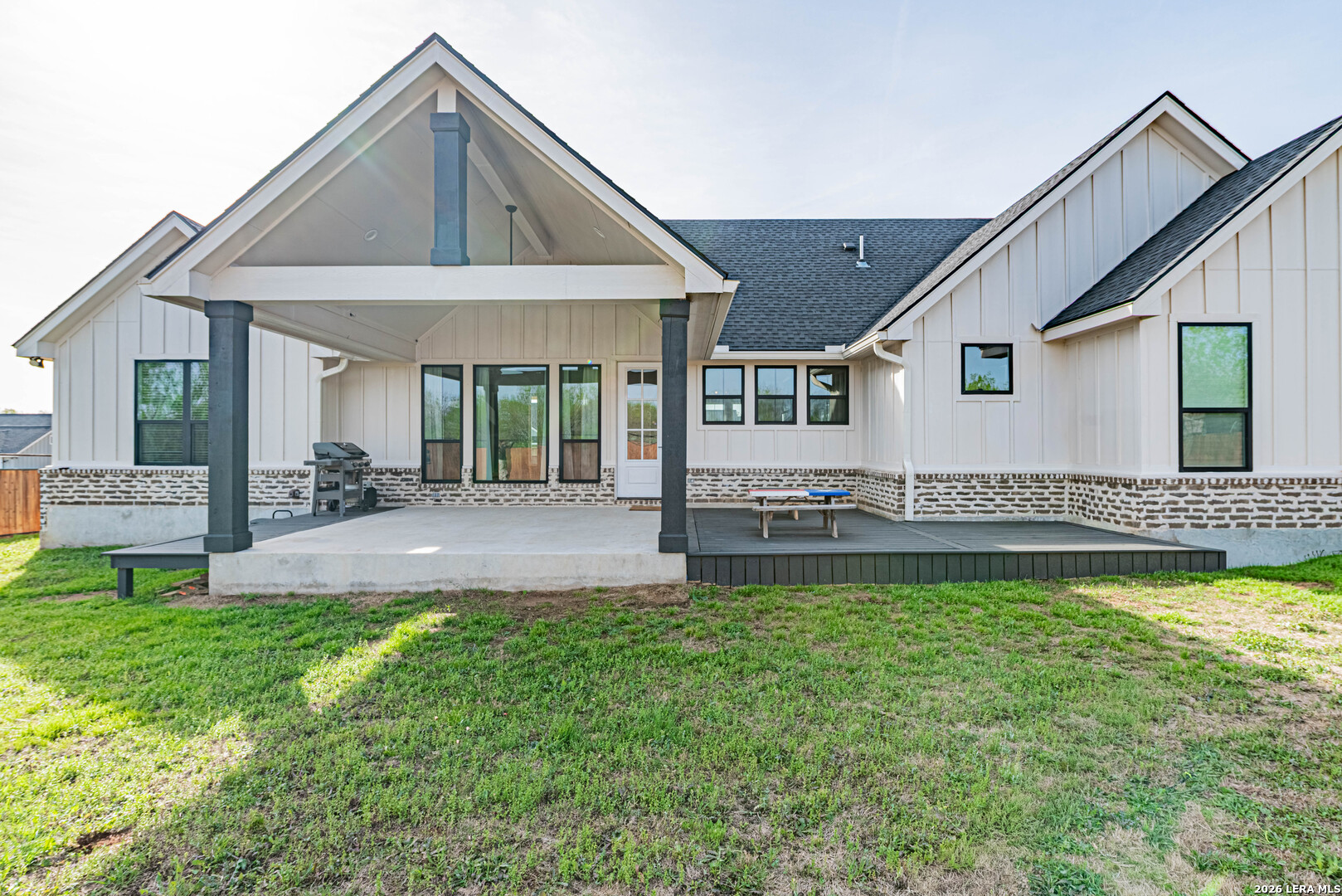 112 W Magnolia La Vernia TX 78121