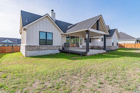 112 W Magnolia La Vernia TX 78121