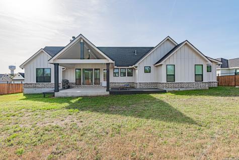 112 W Magnolia La Vernia TX 78121