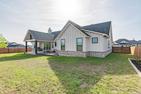 112 W Magnolia La Vernia TX 78121