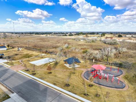 112 W Magnolia La Vernia TX 78121