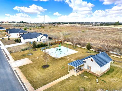 112 W Magnolia La Vernia TX 78121