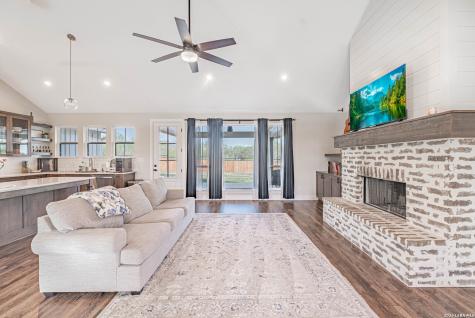 112 W Magnolia La Vernia TX 78121