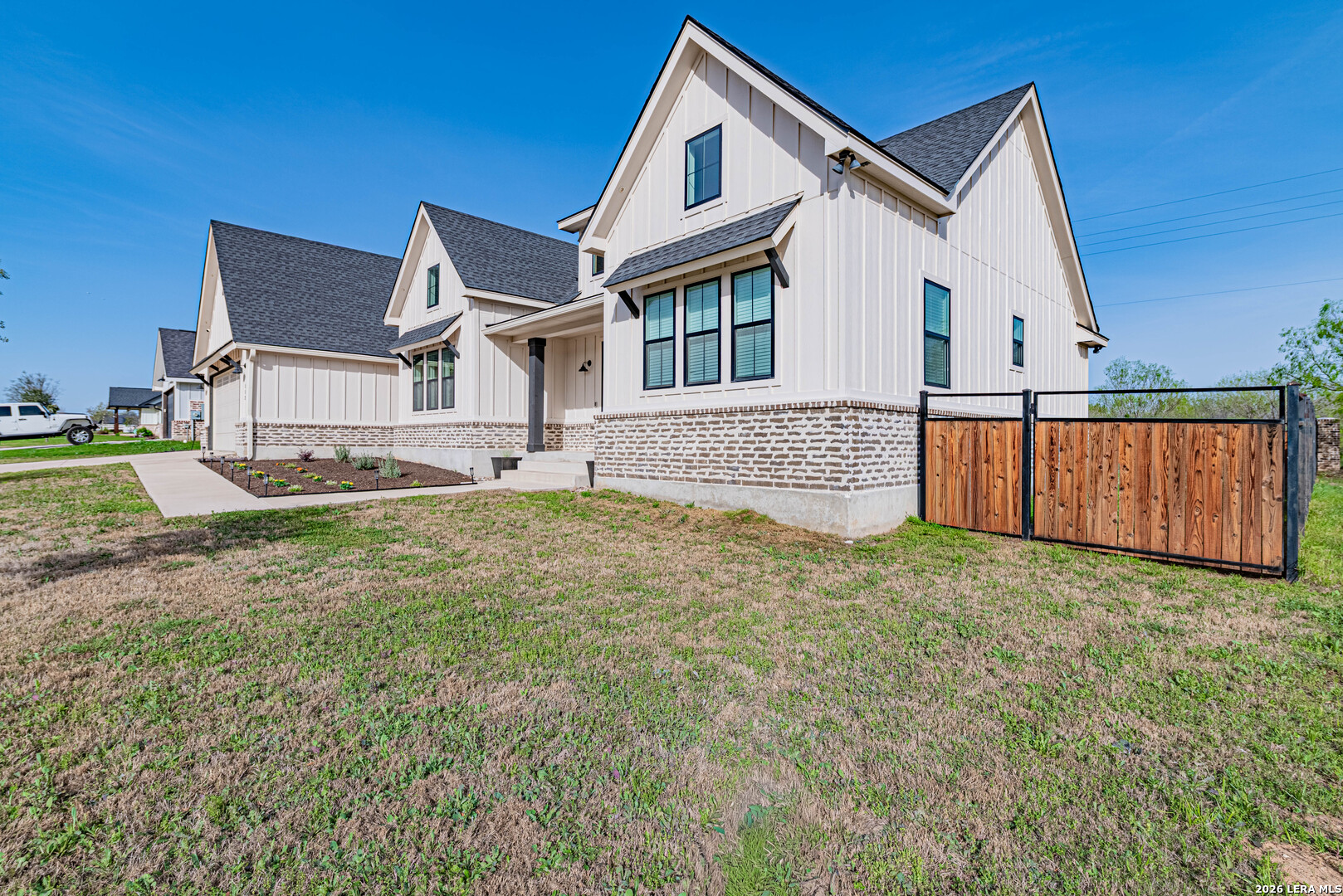 112 W Magnolia La Vernia TX 78121