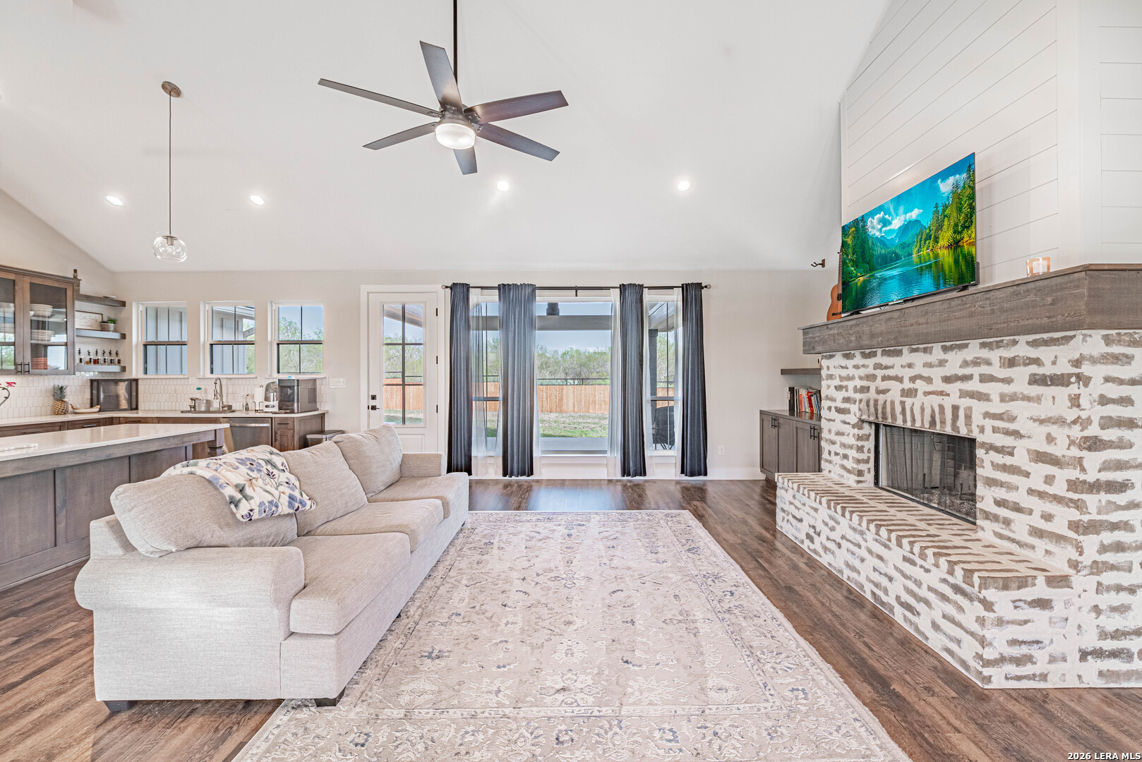 112 W Magnolia La Vernia TX 78121