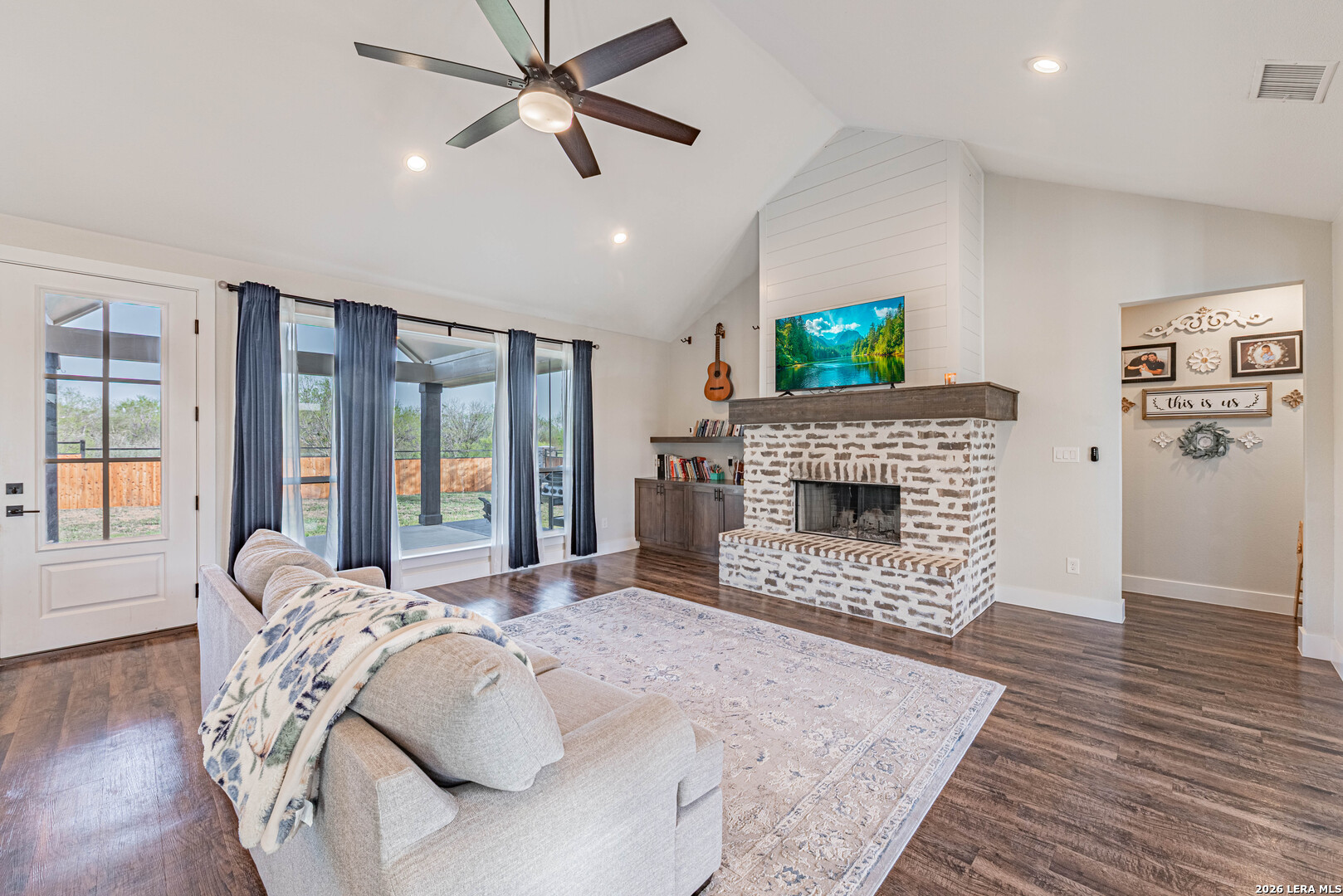 112 W Magnolia La Vernia TX 78121