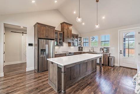 112 W Magnolia La Vernia TX 78121