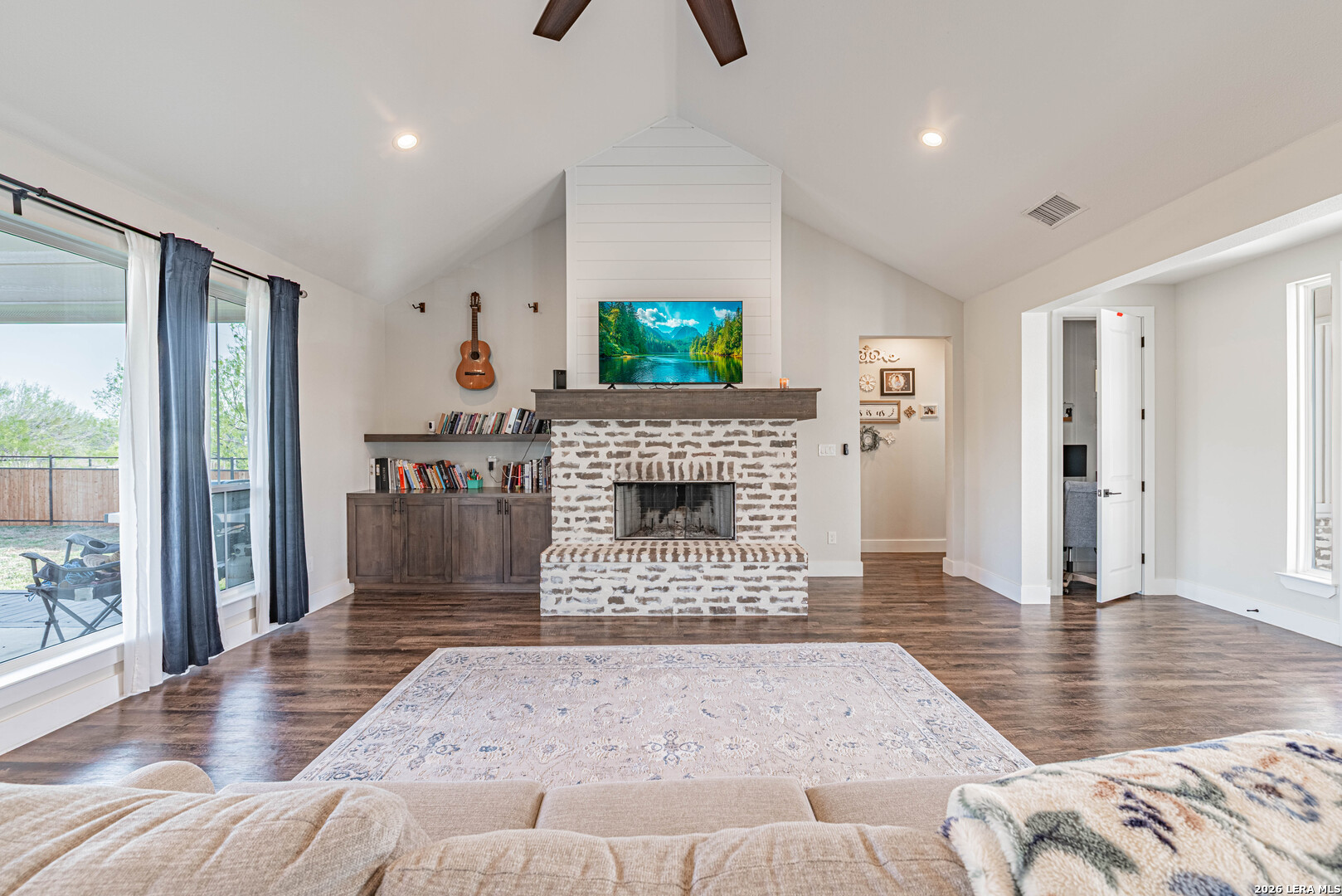 112 W Magnolia La Vernia TX 78121