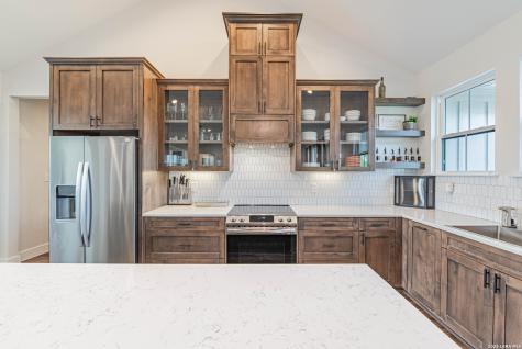 112 W Magnolia La Vernia TX 78121