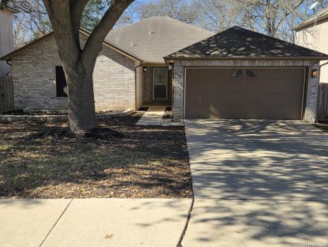 8642 Park Olympia Universal City TX 78148