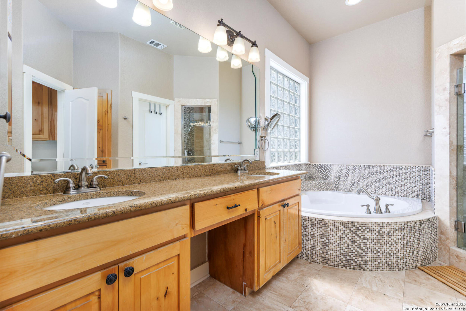 102 Summer Glen Boerne TX 78006