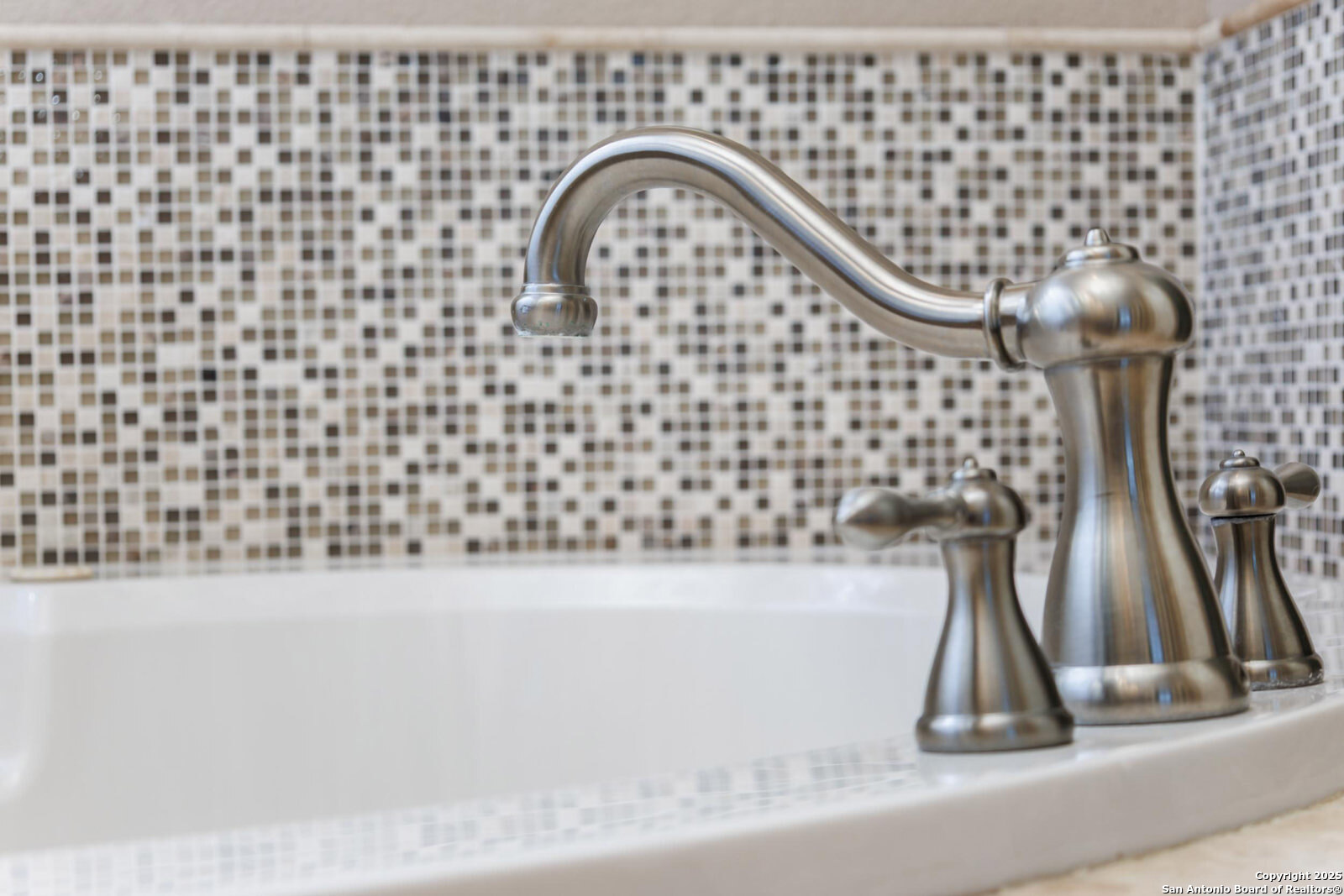 102 Summer Glen Boerne TX 78006