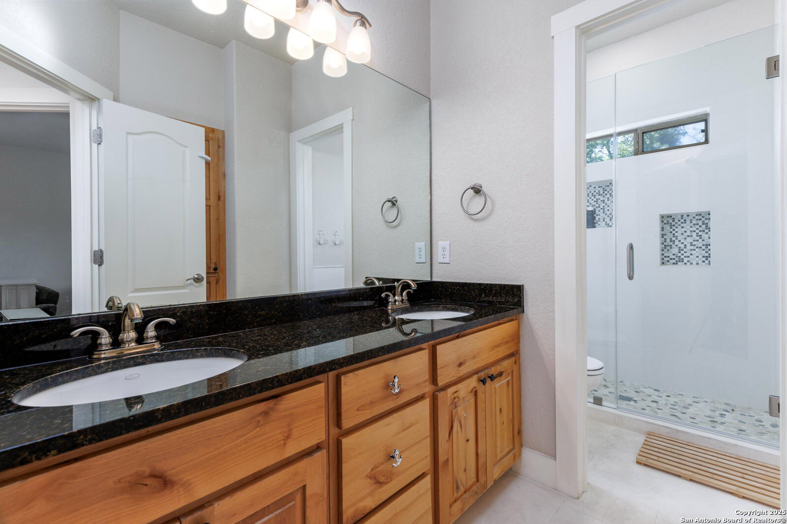 102 Summer Glen Boerne TX 78006