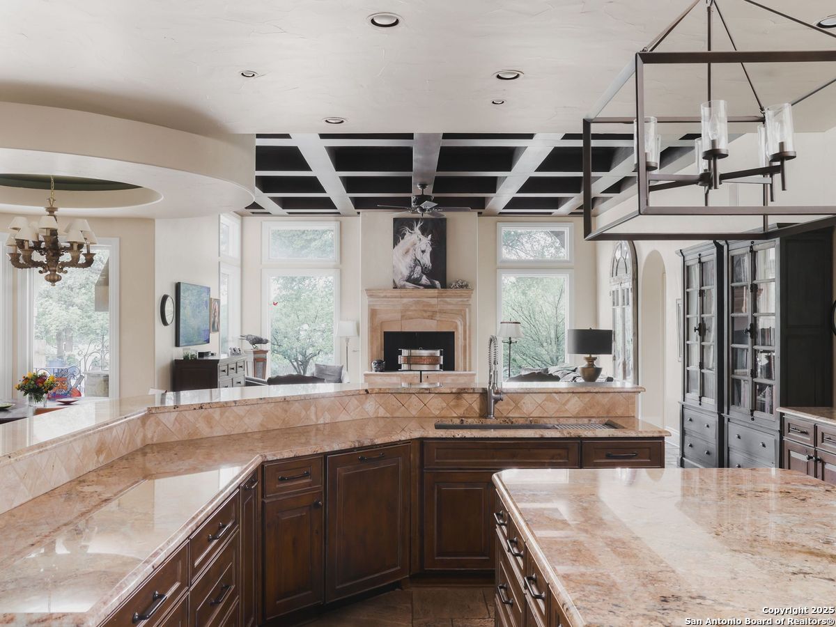810 Garraty Hill Terrell Hills TX 78209