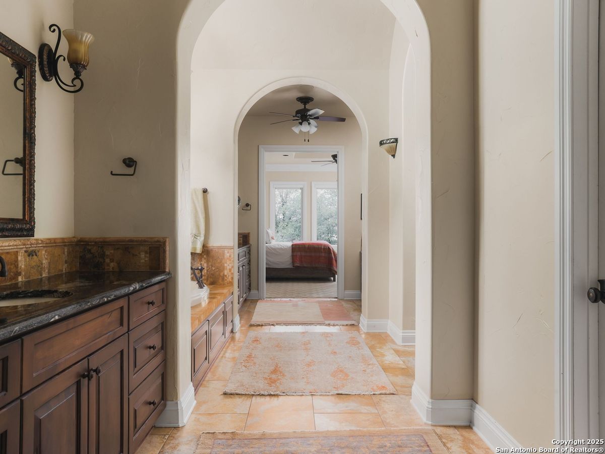 810 Garraty Hill Terrell Hills TX 78209