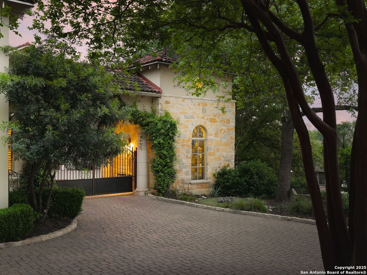 810 Garraty Hill Terrell Hills TX 78209