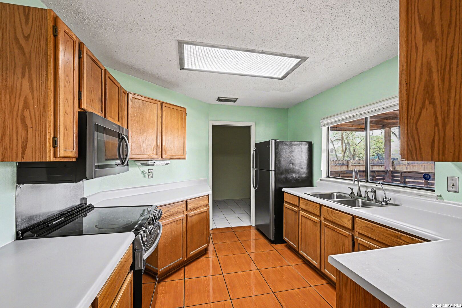 6858 Cape Meadow Converse TX 78109