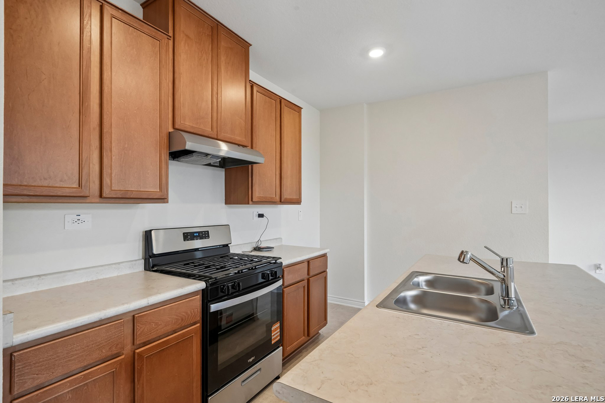 10049 Jagger Avenue Converse TX 78109