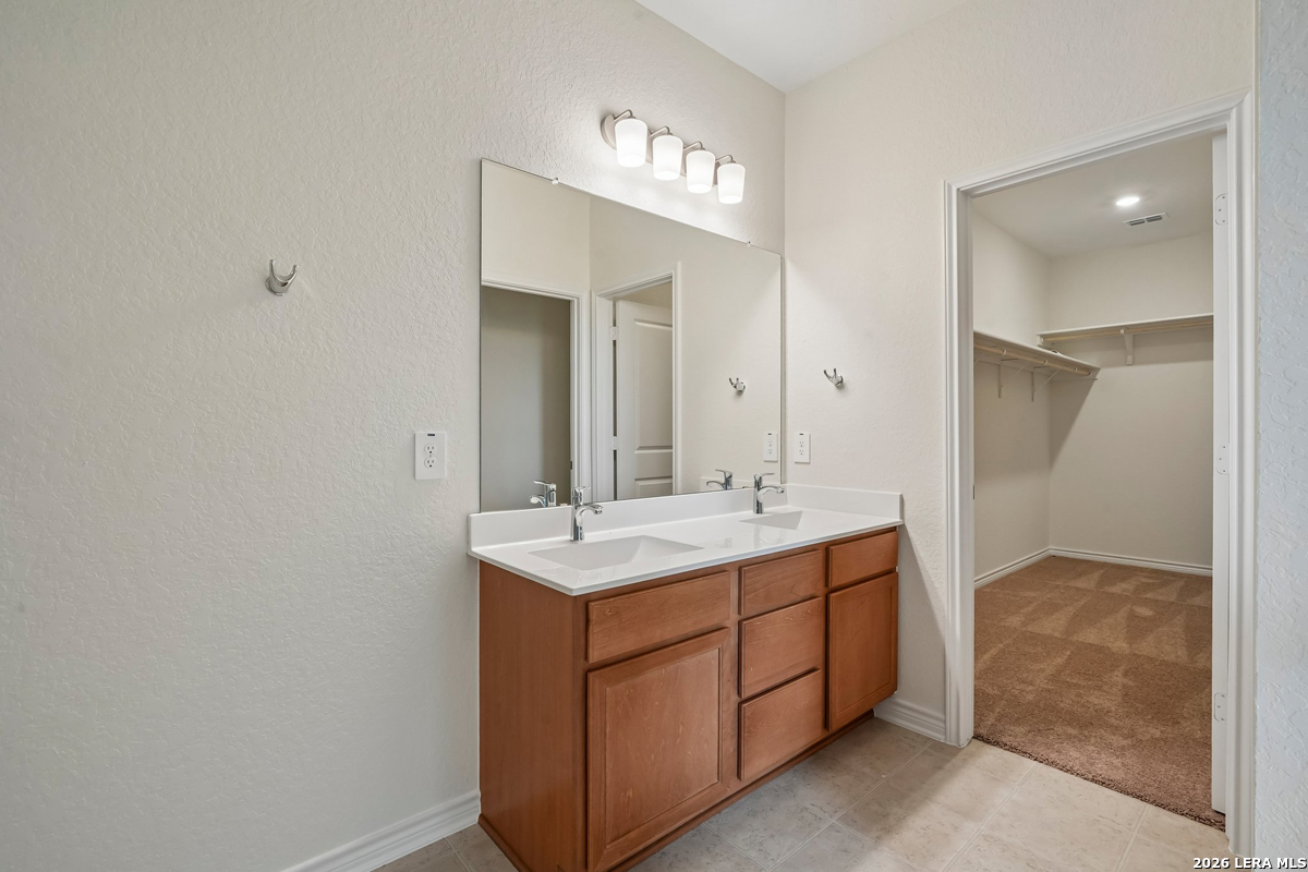 10049 Jagger Avenue Converse TX 78109