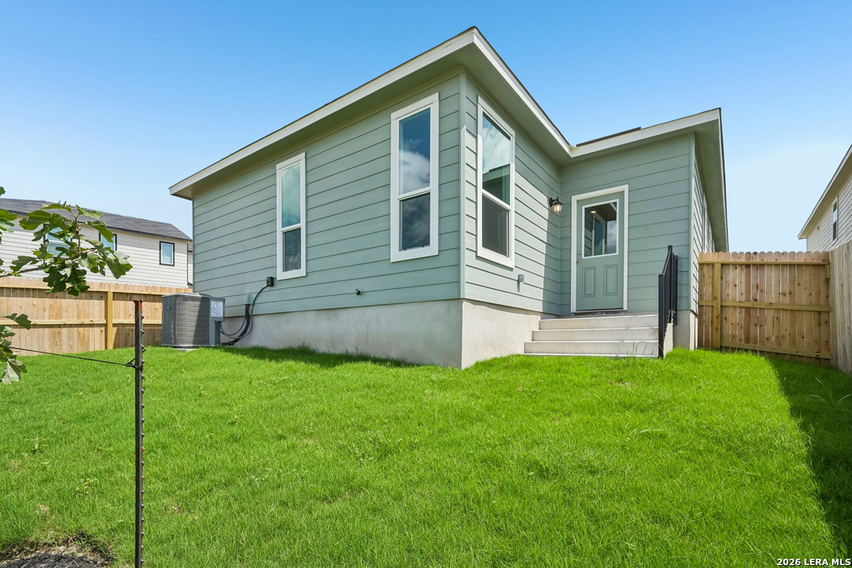 10049 Jagger Avenue Converse TX 78109