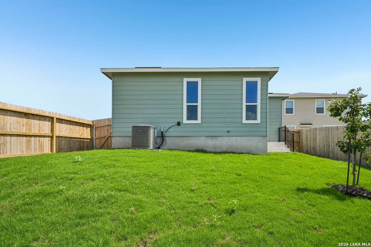 10049 Jagger Avenue Converse TX 78109