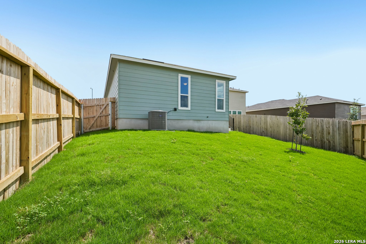 10049 Jagger Avenue Converse TX 78109