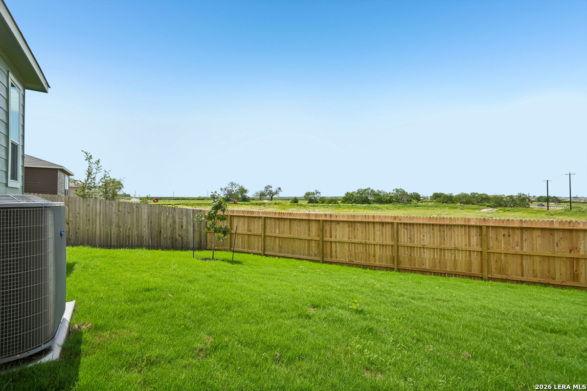 10049 Jagger Avenue Converse TX 78109