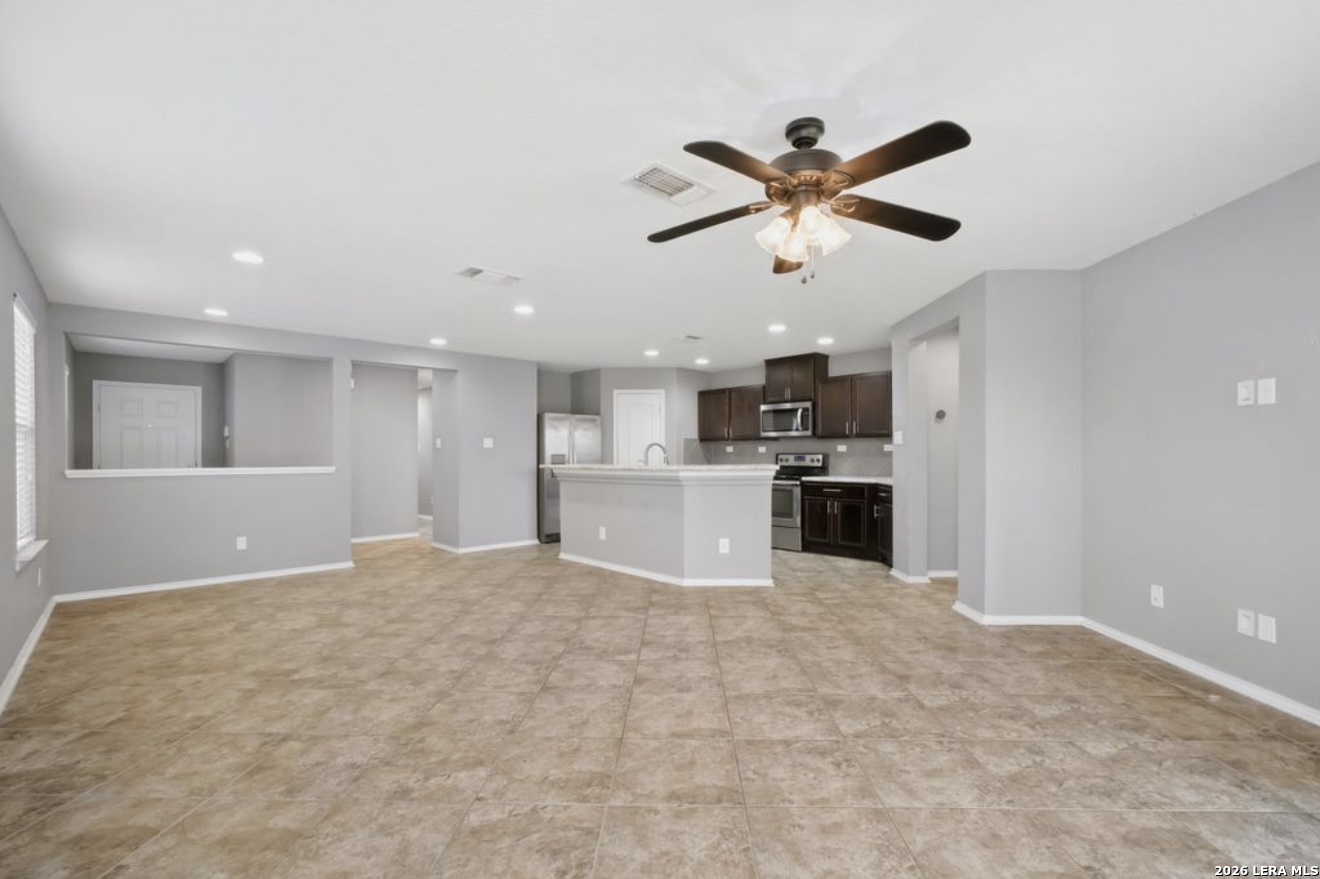 6731 Slaton Fields Converse TX 78109