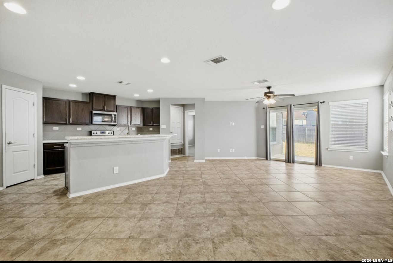 6731 Slaton Fields Converse TX 78109