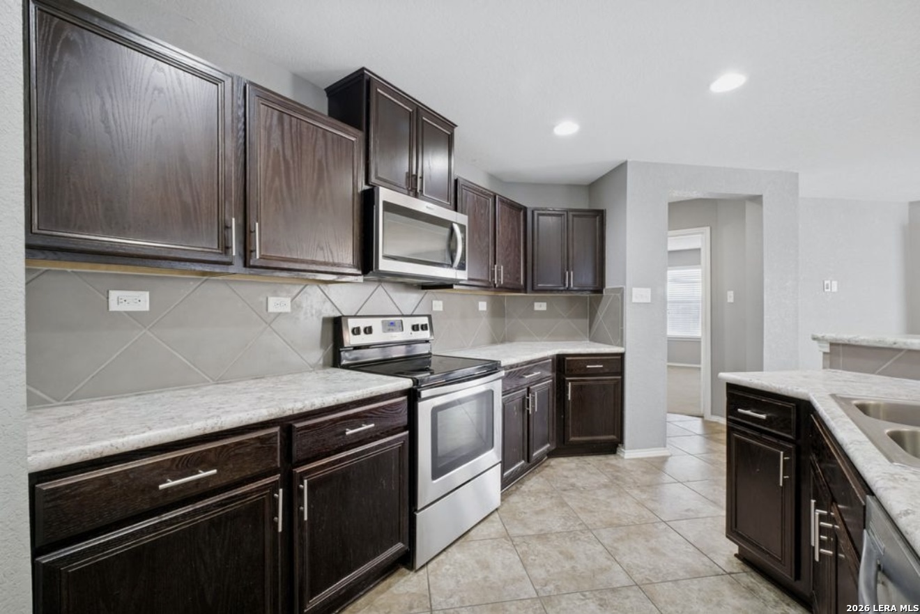 6731 Slaton Fields Converse TX 78109