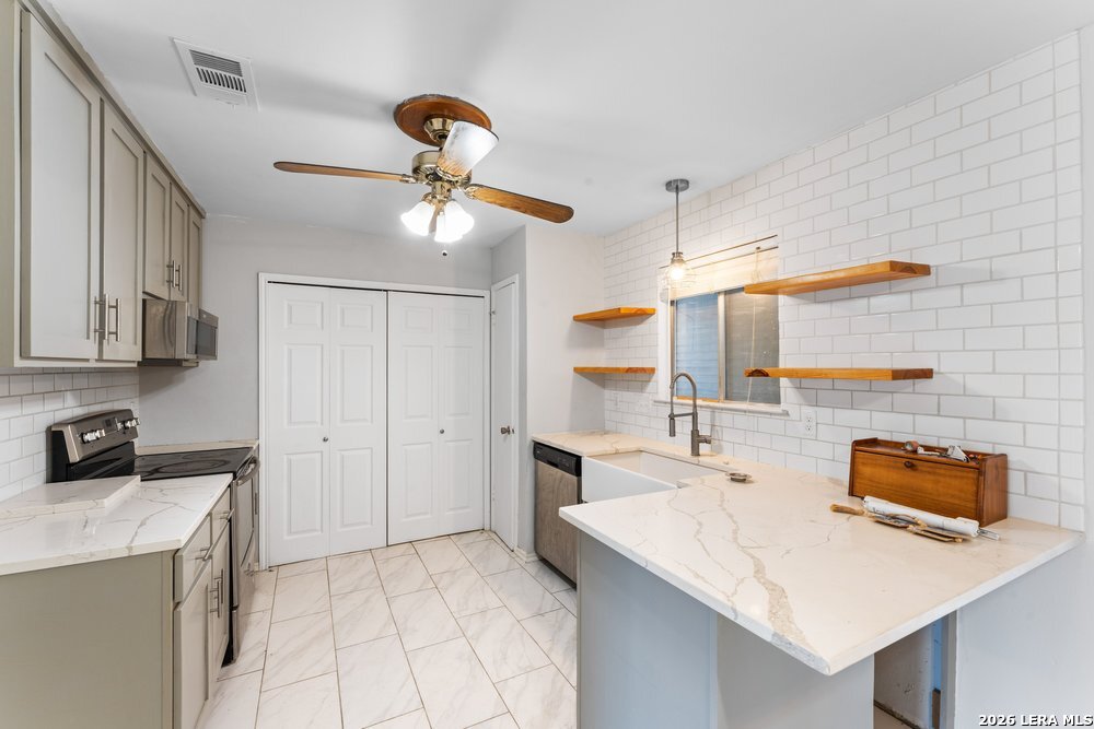 805 Garden Meadow Drive Universal City TX 78148
