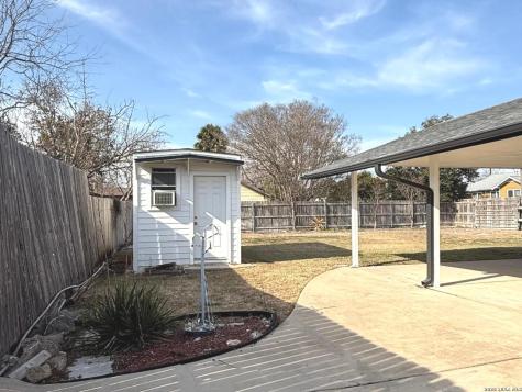 201 Avenue D Converse TX 78109